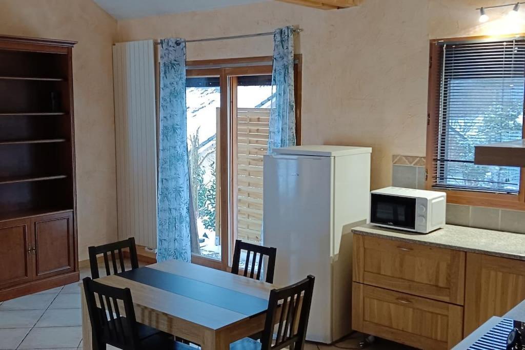Chalet 2 Chambres En Savoie Pour 1 A 4 Personnes Gerbaix Exteriör bild